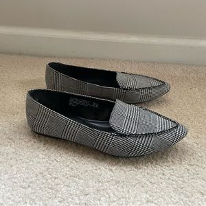 Time & Tru black and white flats